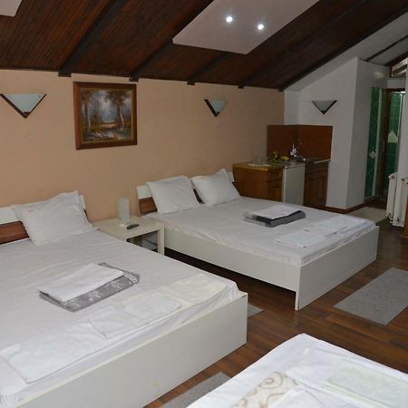 Ni Lira Inn מראה חיצוני תמונה