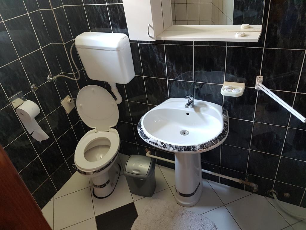 Ni Lira Inn מראה חיצוני תמונה