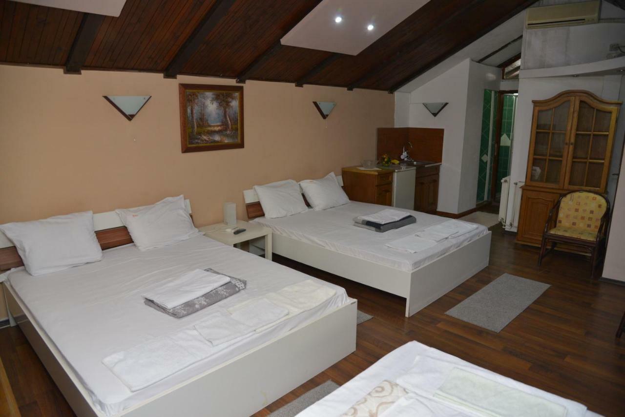 Ni Lira Inn מראה חיצוני תמונה