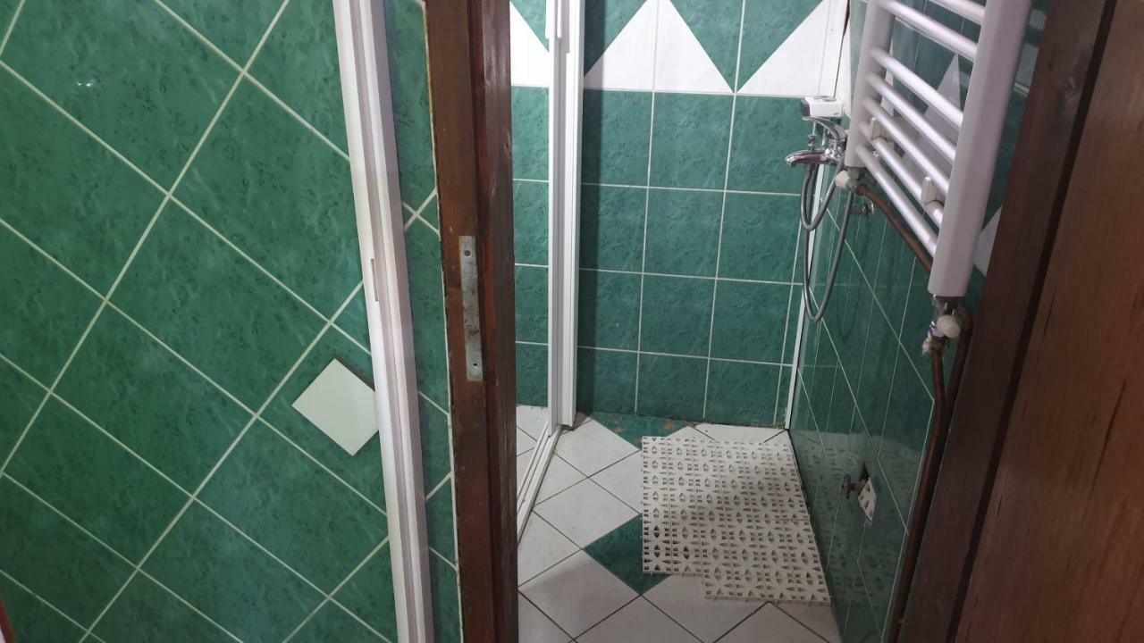 Ni Lira Inn מראה חיצוני תמונה